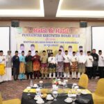 Bupati Rokan Hulu H Sukiman saat menghadiri Halalbihalal. Foto/Mengabaarkan.com