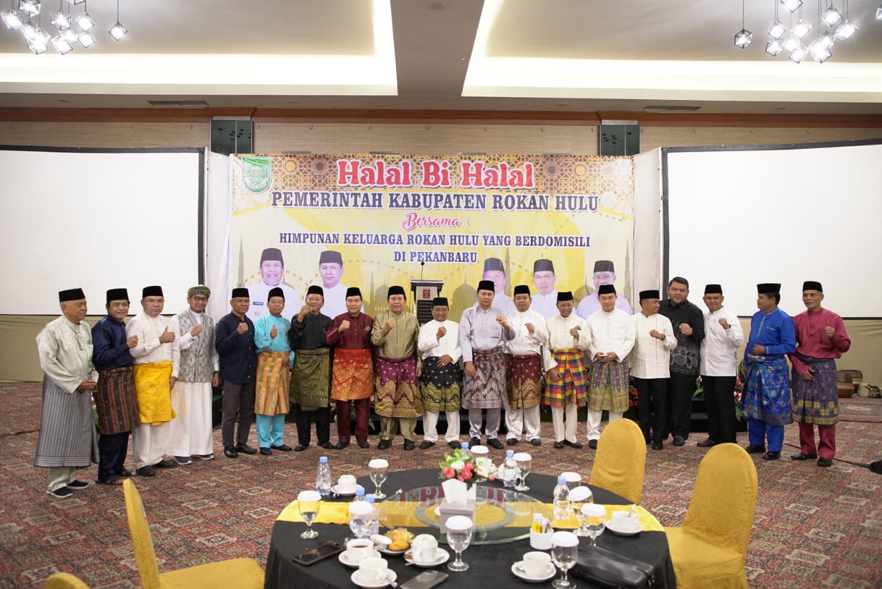 Bupati Rokan Hulu H Sukiman saat menghadiri Halalbihalal. Foto/Mengabaarkan.com