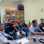 Wartawan yang bertugas di Rohul saat mengikuti zoom meeting. Foto/Mengabarkan.com