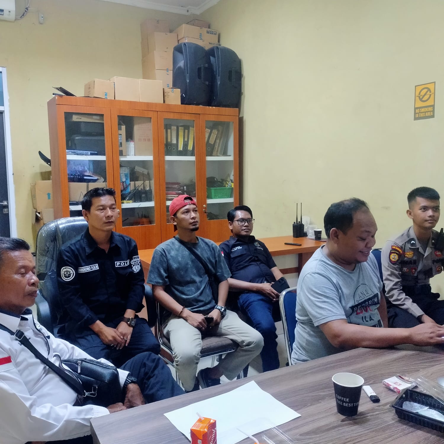 Wartawan yang bertugas di Rohul saat mengikuti zoom meeting. Foto/Mengabarkan.com